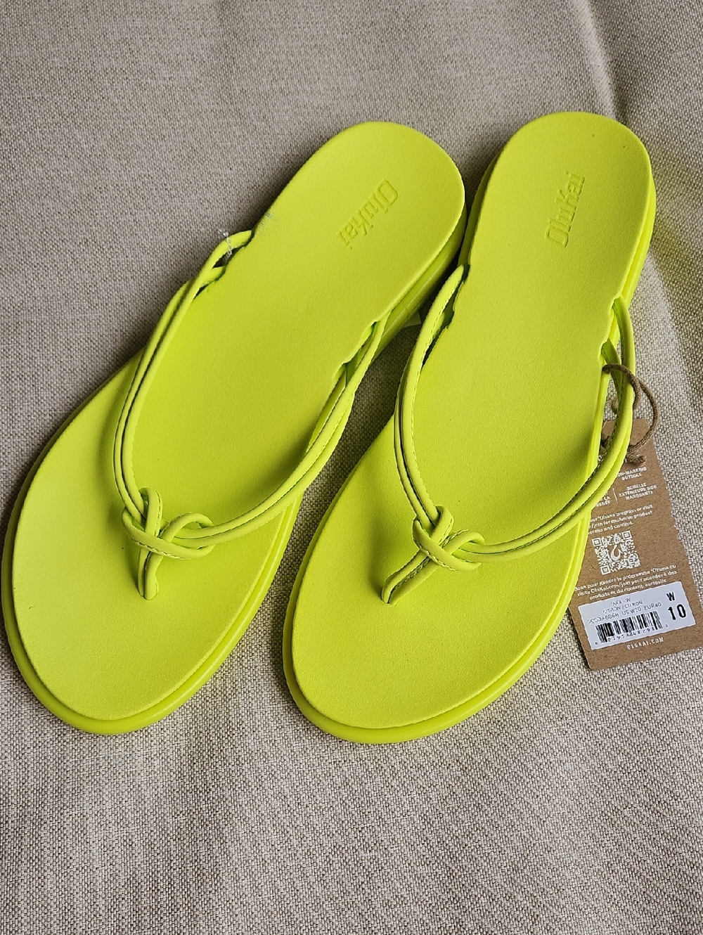 Sz 10- OluKai AKA Strappy Flip-flop Sandals Thongs Citron Yellow-green Beach